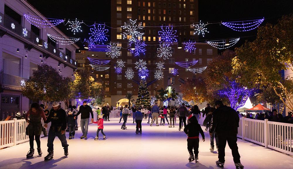 ​  Christmas Market Winter Wonderland 